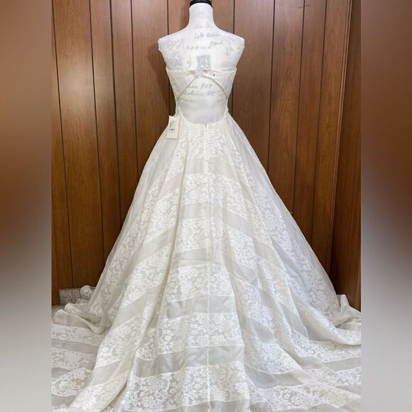 Carolina Herrera Bridal Hudson Lace Overlay Open-Back Silk Ballgown size 8 - Picture 6 of 12